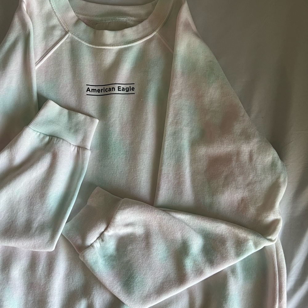 American Eagle hoodie with no splatters